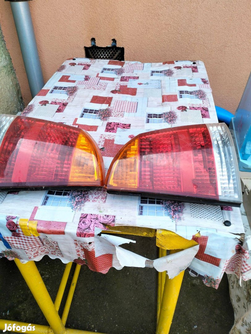 Párban autó lámpa