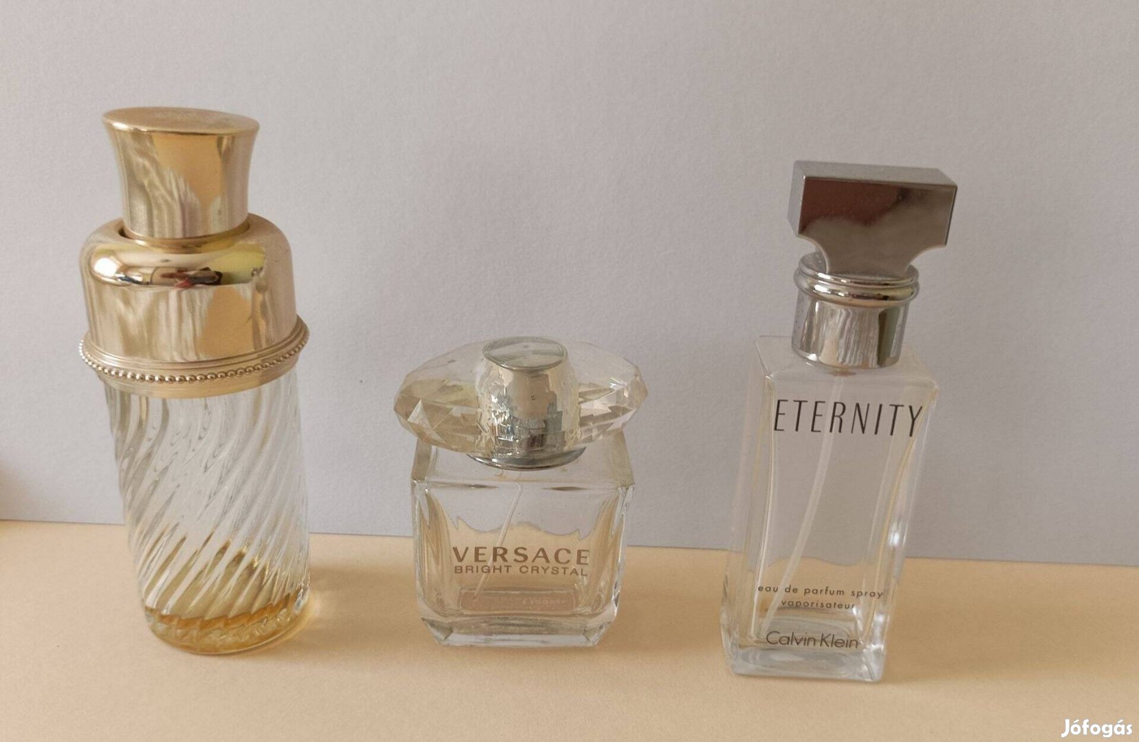 Parfümös üvegek (Nina Ricci, Versace, Calvin Klein)