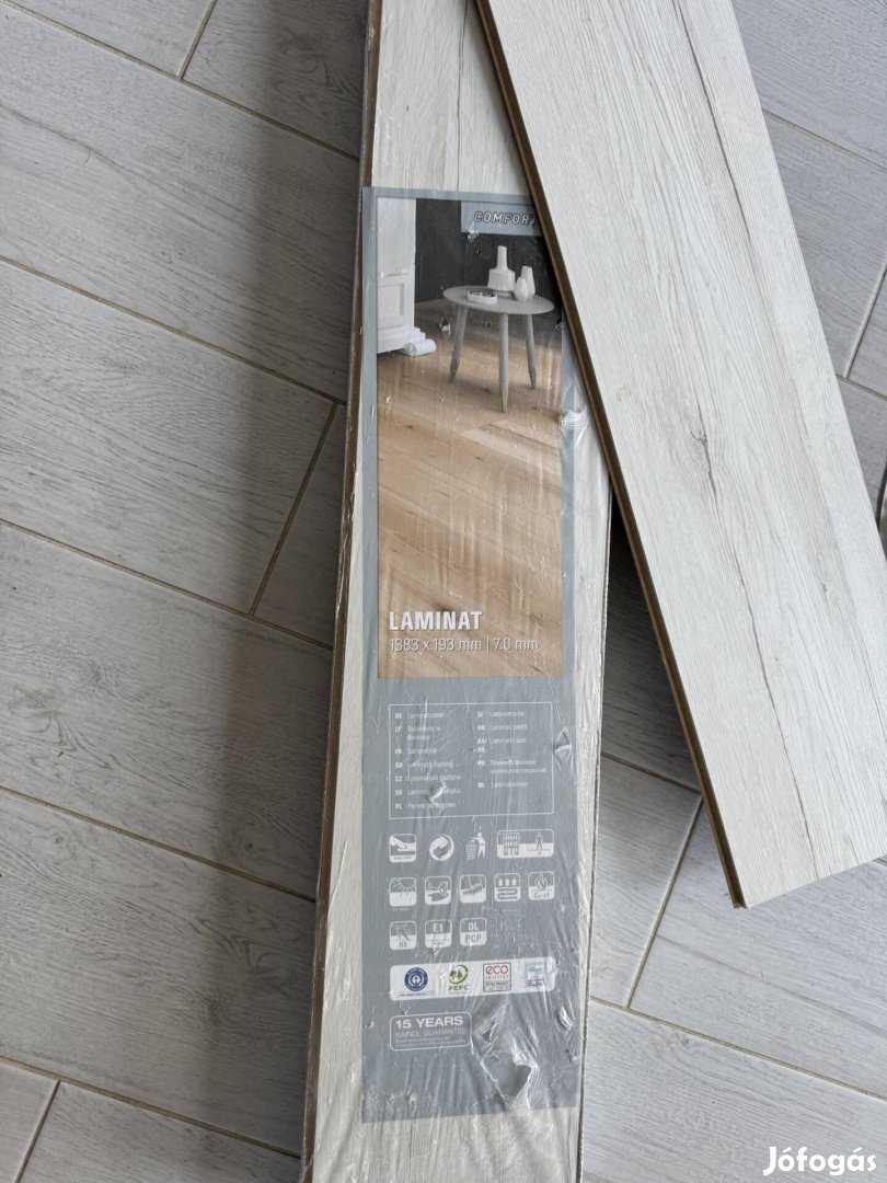 Parketta laminált szürkés világos