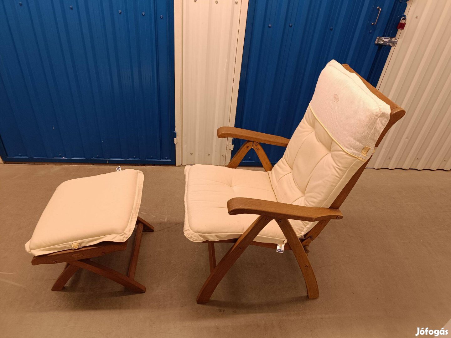 Párnázott teakfa kerti szék, csukható, dönthető kerti szék lábtartóval
