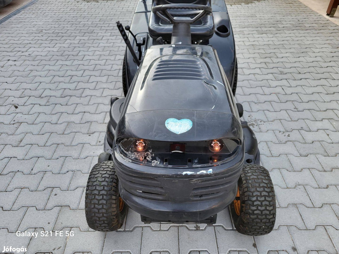 Partner: Briggs motoros - kétkéses - fűgyűjtős fűnyíró traktor