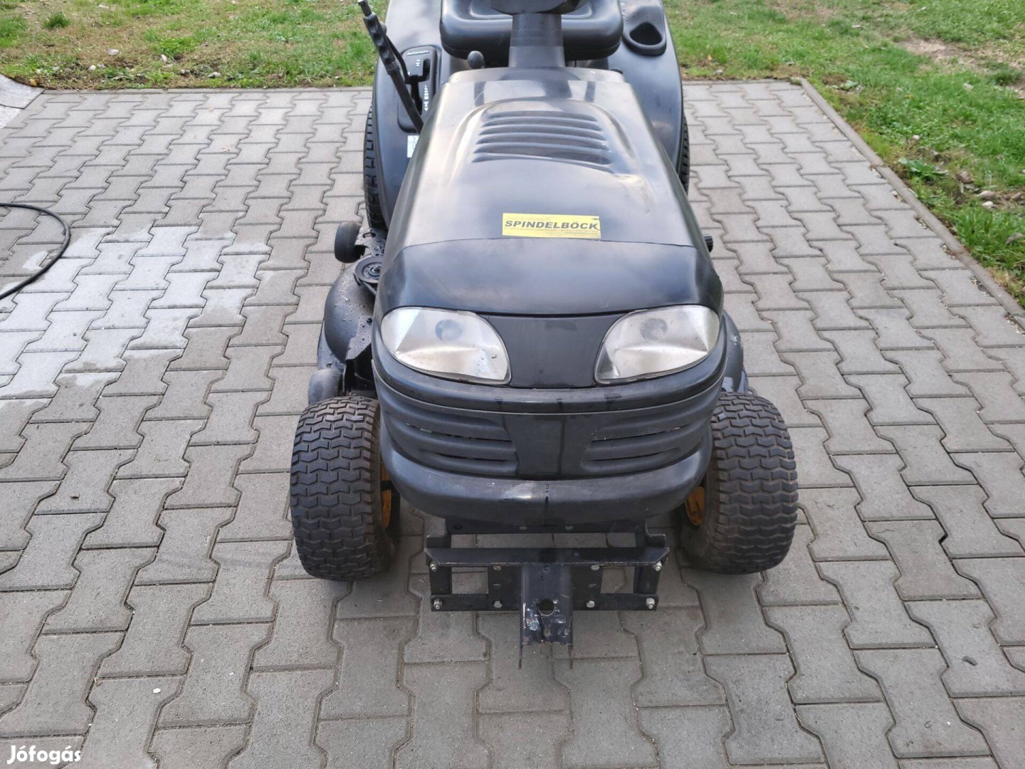 Partner: Briggs motoros_kétkéses_fűgyűjtős fűnyíró traktor