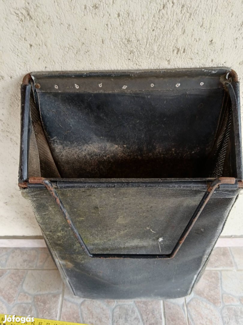 Partner fűnyíró kosár eladó.