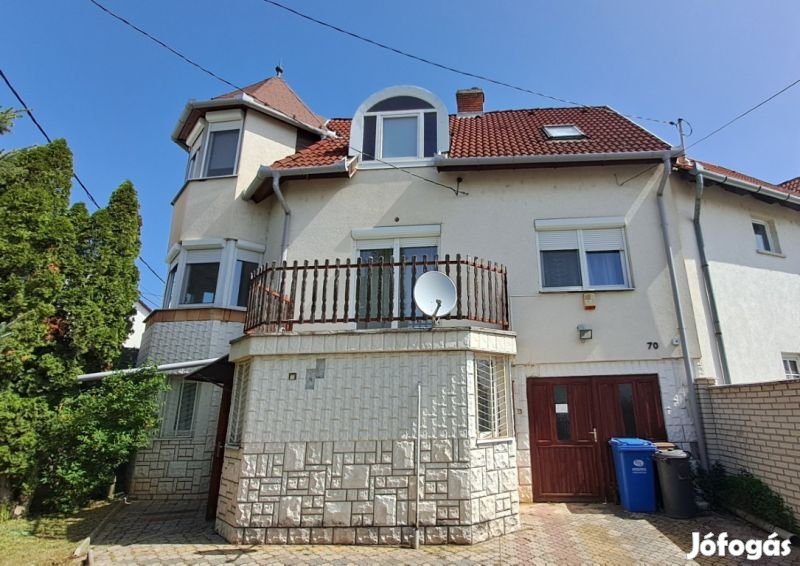 Patacs városrészen 3 szintes családi ház eladó!