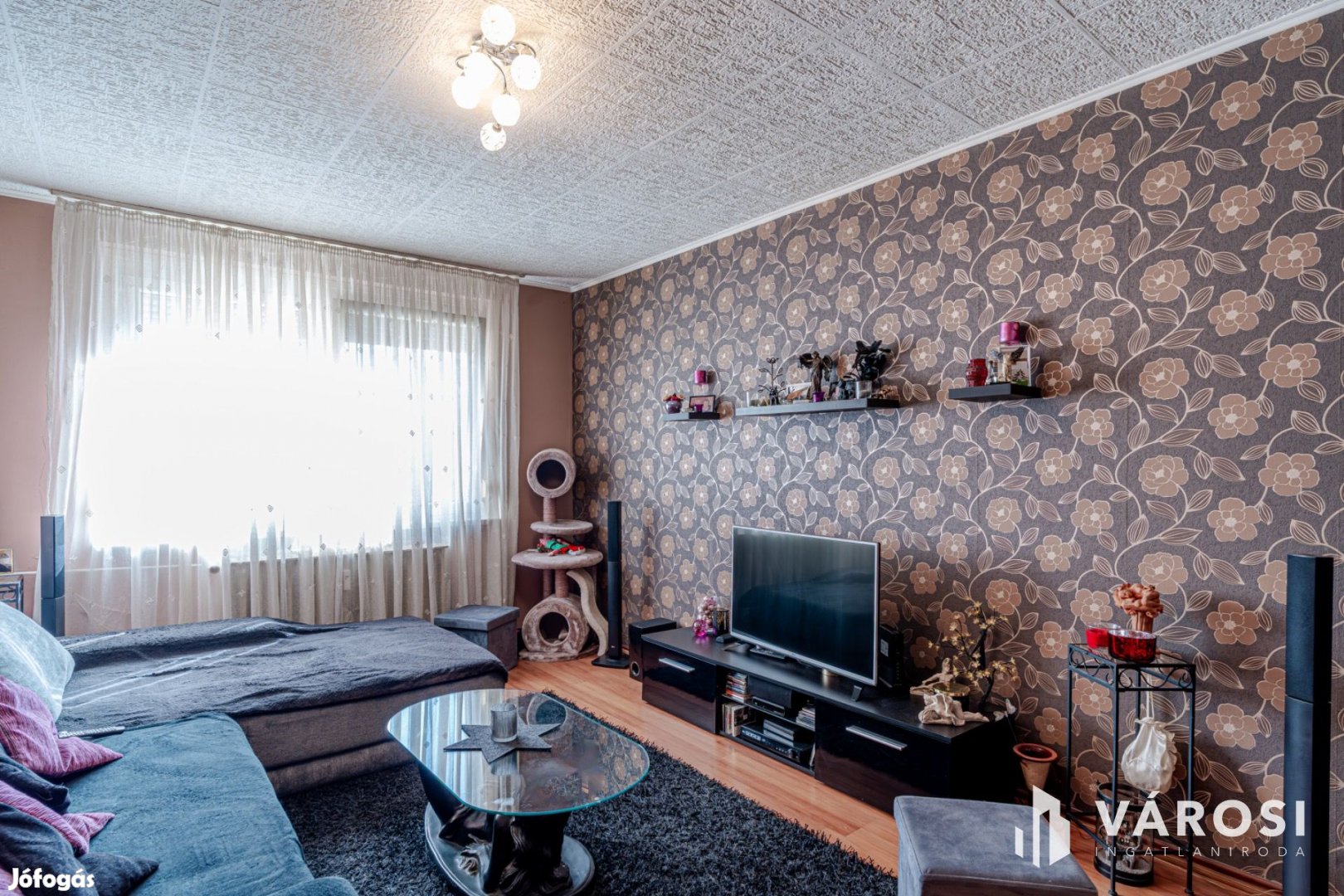 Patent lakás a lugasban