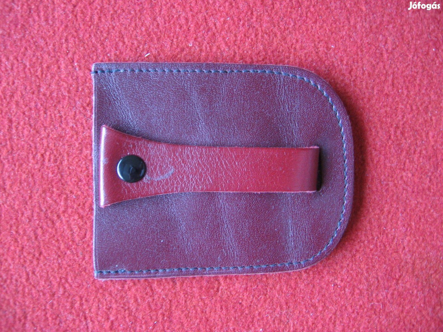 Patentos bőr kulcstartó - barna