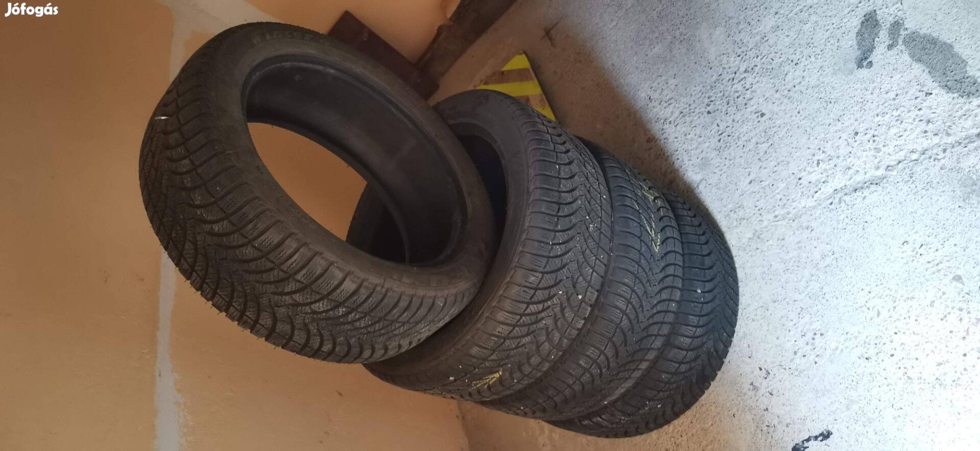 Patika Állapotú 5 éves Téligumi Garnitúra 225/45R17 - Targum