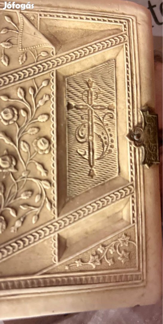 Patinás, karakteres, díszes, csatos régi imakönyvek