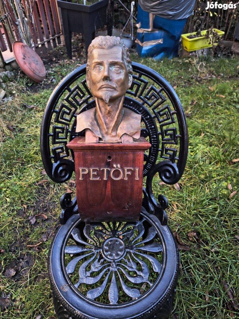 Patinás bronz, Petőfi szobor szignózott