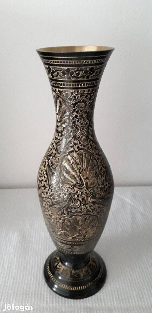 Páva mintás indiai réz váza szép állapotban.