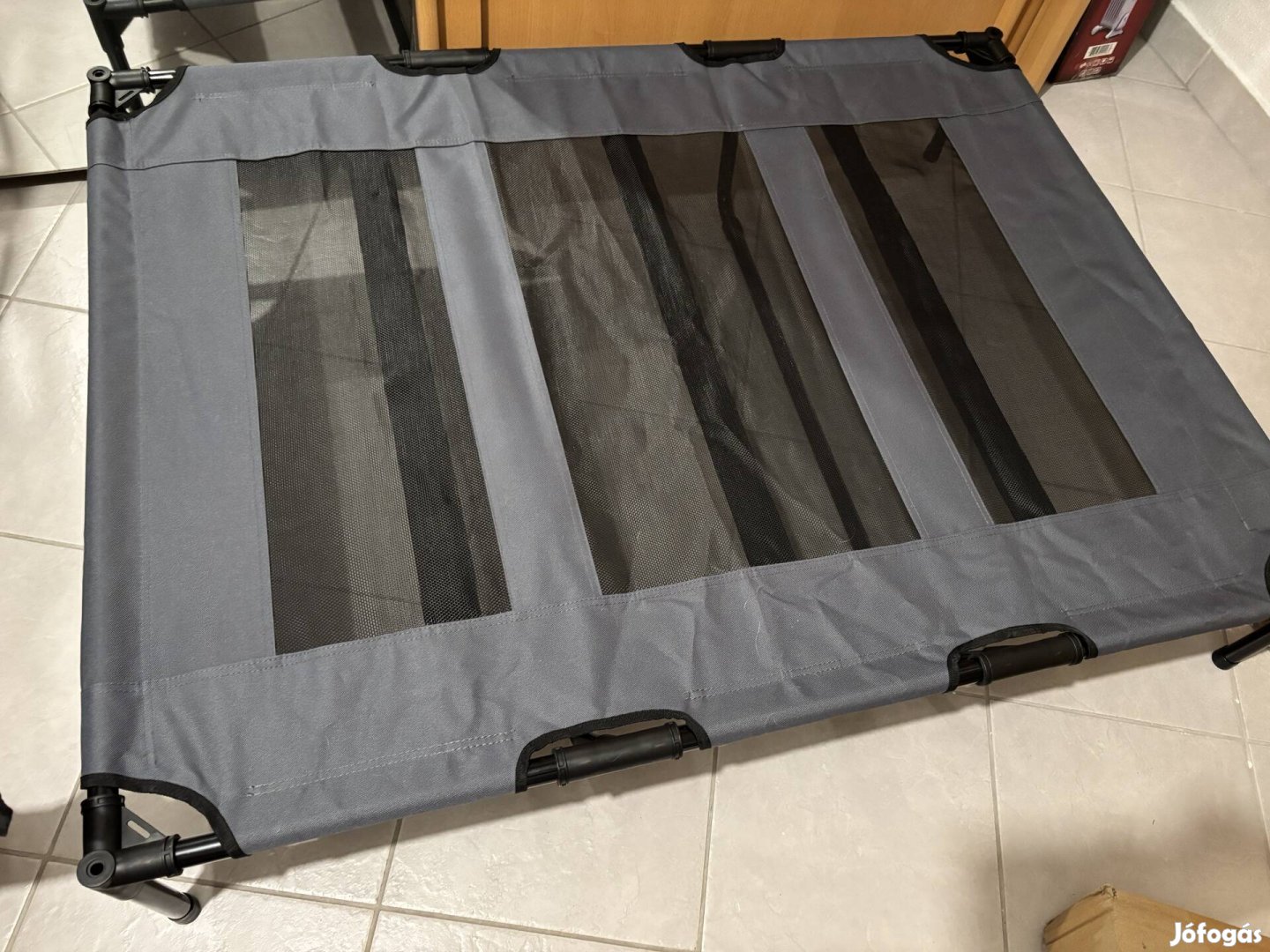 Pawhut 122 cm-es XL emelt kutyafekhely, 50kg-ig, levehető