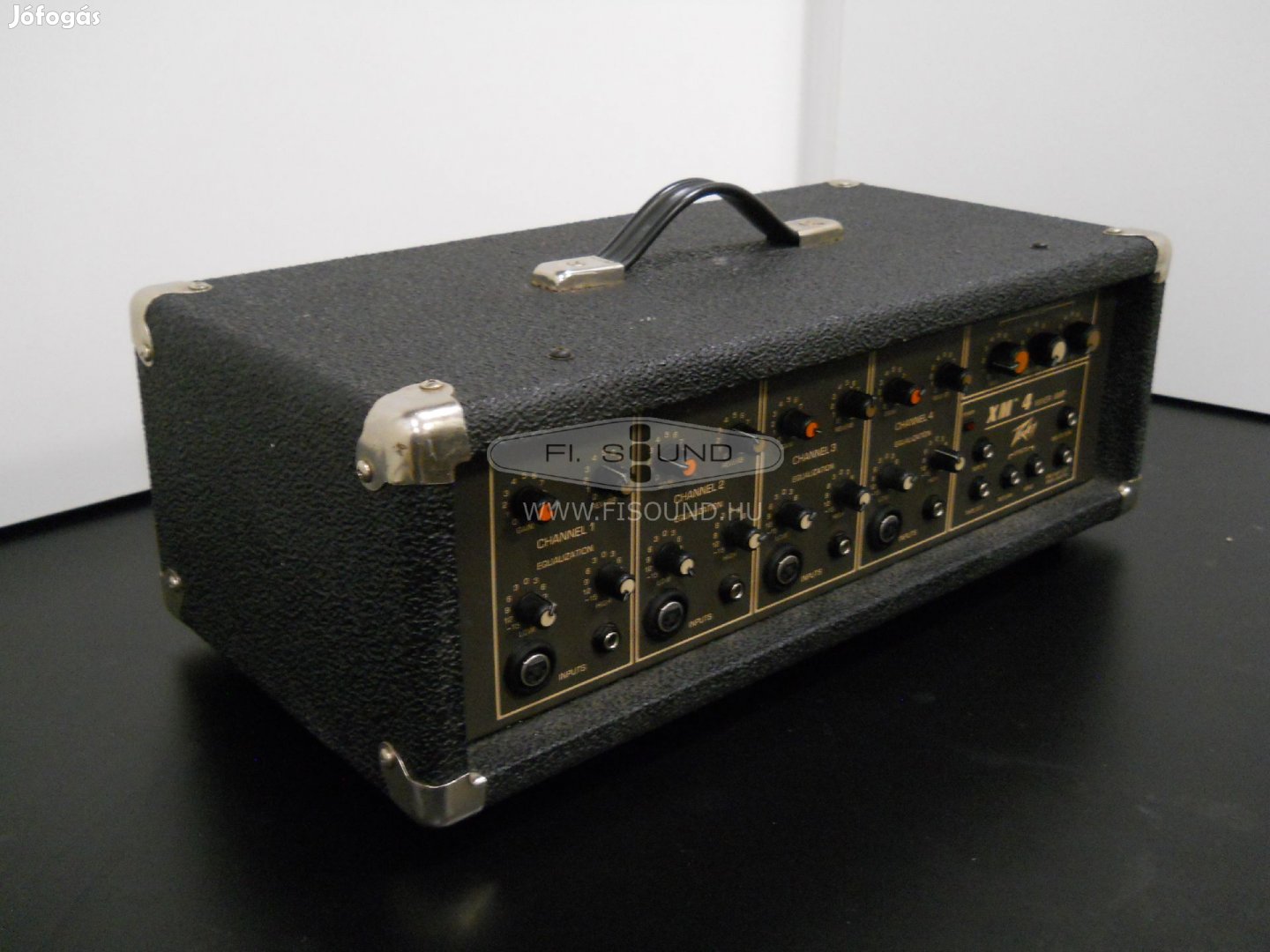 Peavey XM4 300EH ,150W,4ohm,4 csatornás keverő erősítő sávonkénti