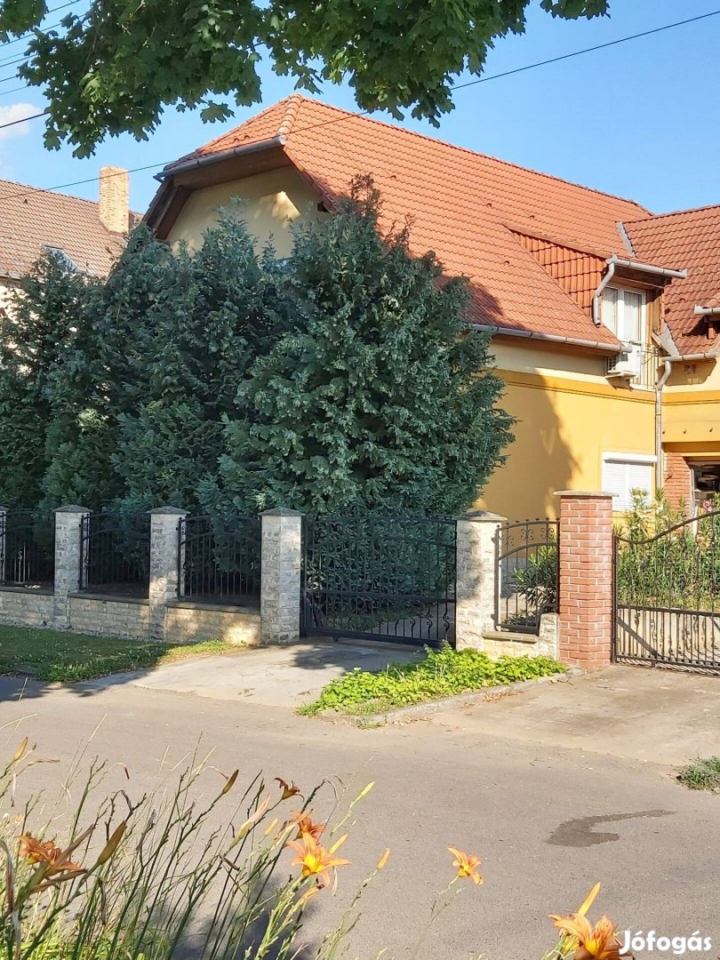 Pécs 3 szobás tégla lakás 85 m2 (régi kertvárosban )