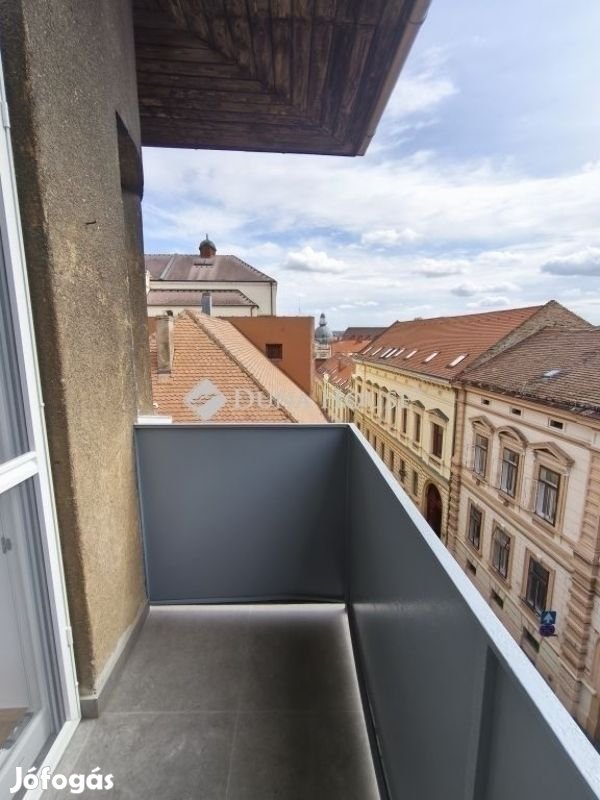 Pécs-Belváros-felújitott-tágas lakás