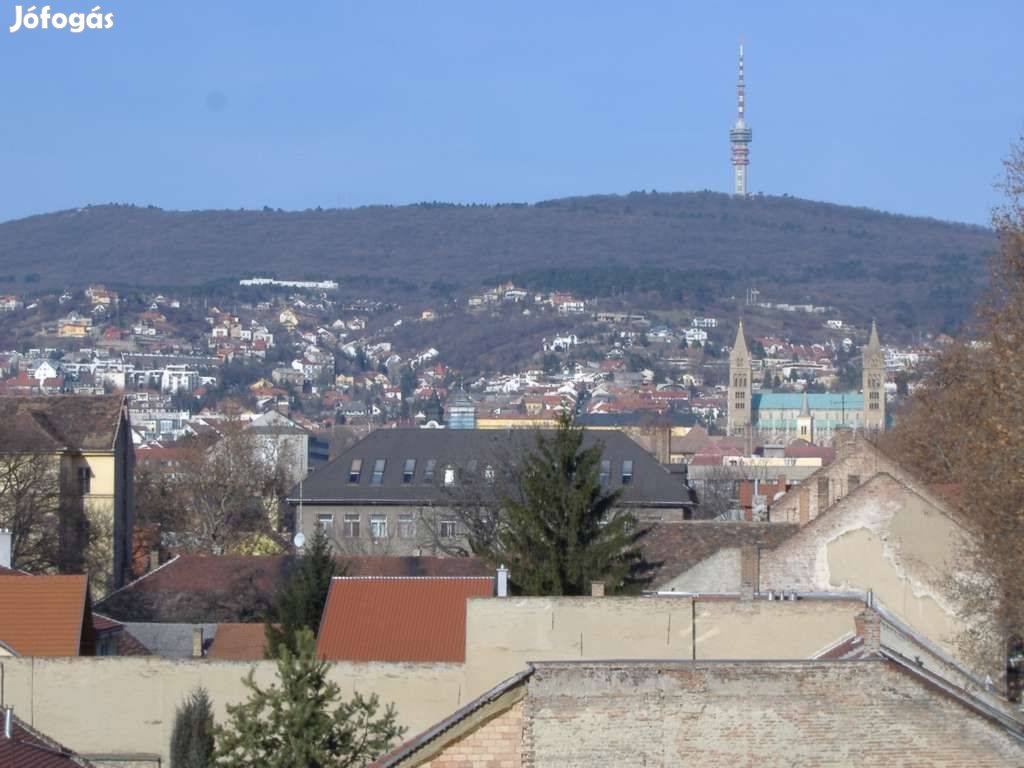 Pécs-Belvárosban a Szabadság utca 104 m2-es polgári lakás eladó