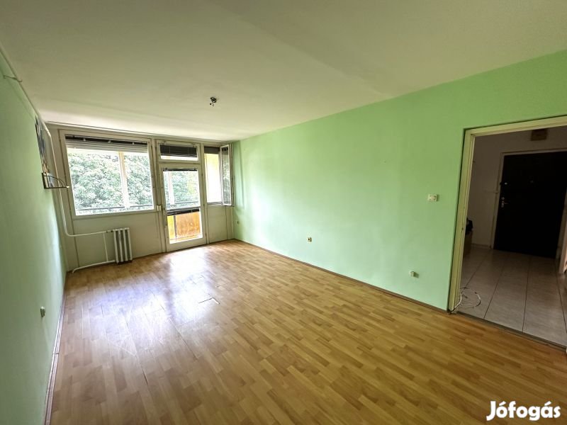 Pécs-Kertváros csendes részén 52 m2-es lakás eladó!