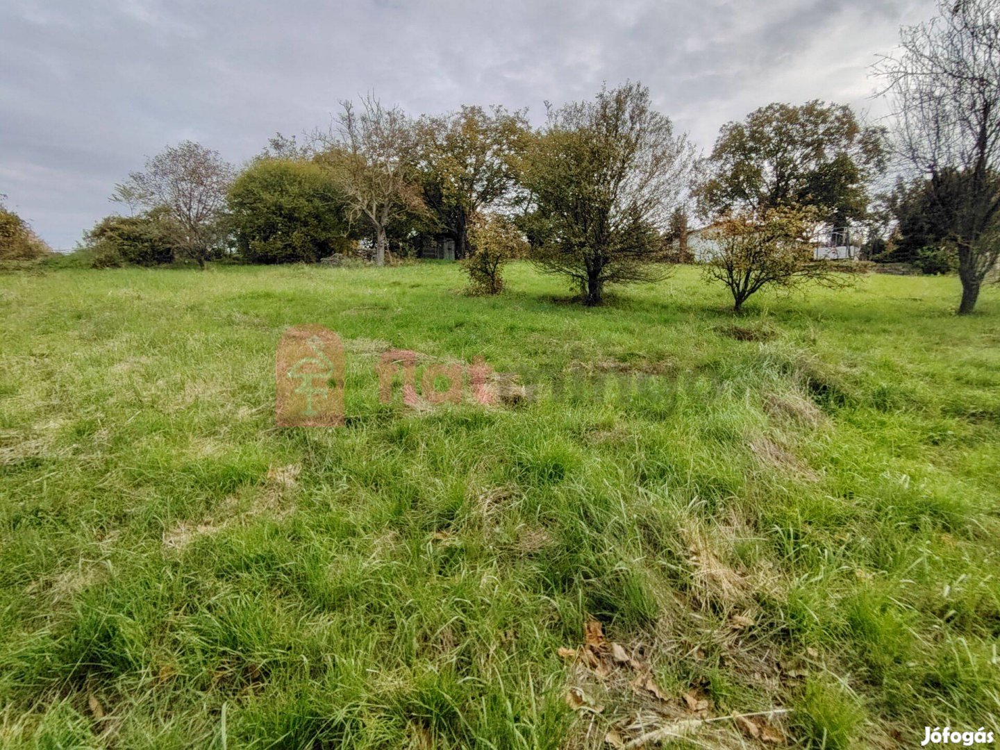 Pécs Kertvárosának szélén panorámás, közműves építési telek