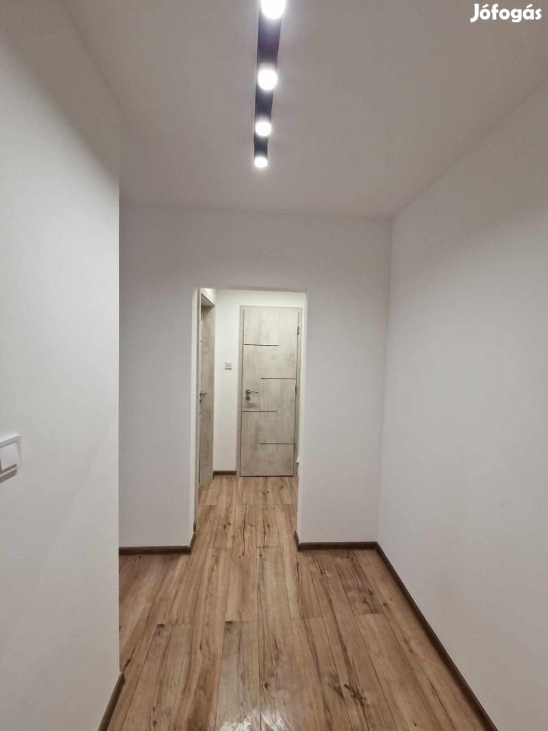 Pécs-Kertvárosban felújított 2 szobás lakás eladó!