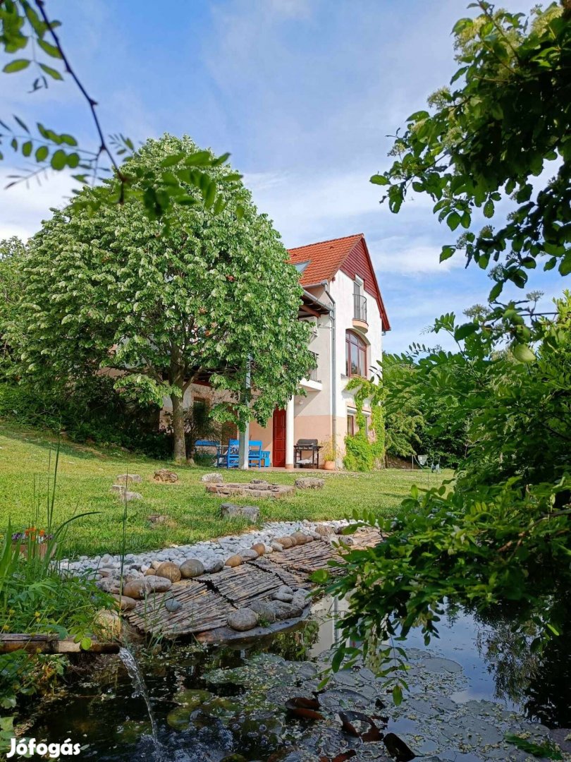 Pécs Mecsekoldal eladó ház 