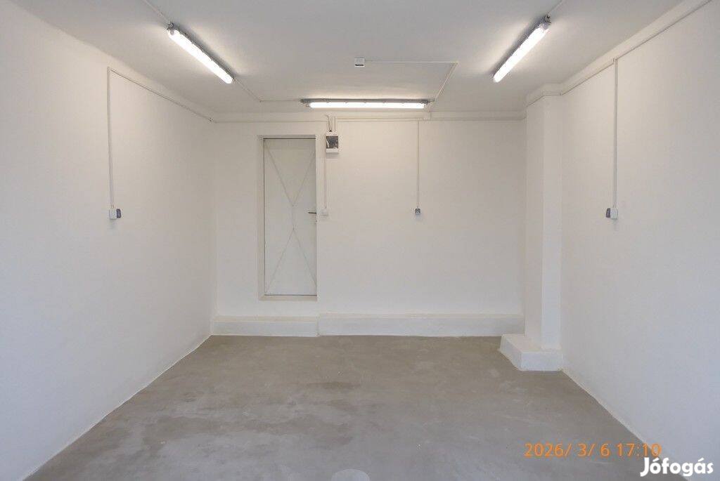 Pécs Mecsekoldali 17 m2 garázs, társasház aljában,