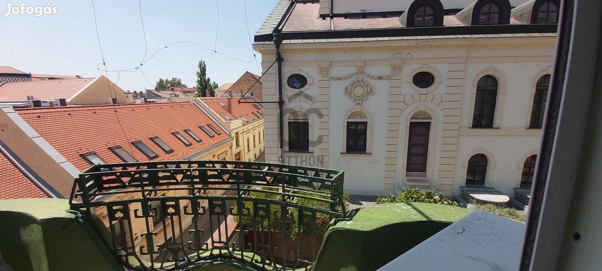 Pécs Történelmi belvárosában, a város szívében, polgári lakás keresi i