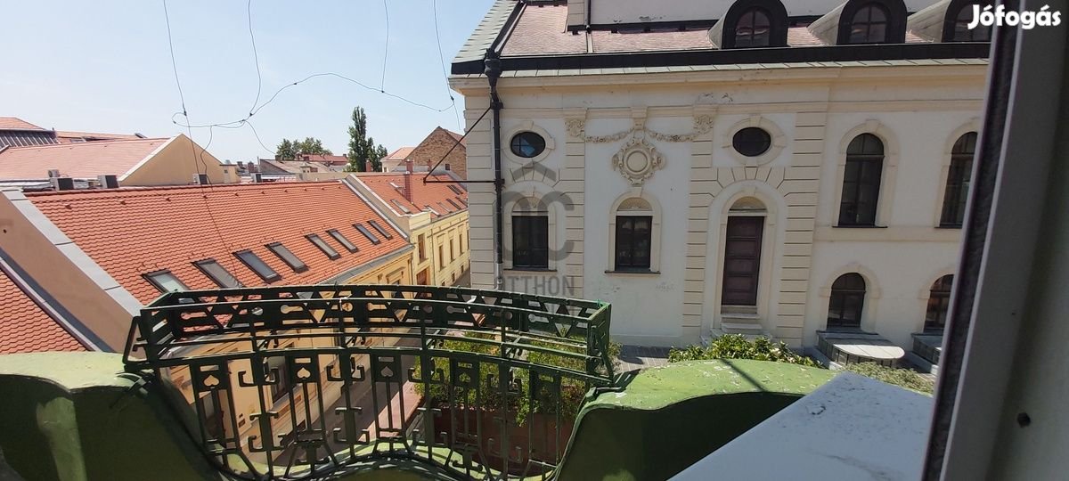 Pécs Történelmi belvárosában, a város szívében, polgári lakás keresi i