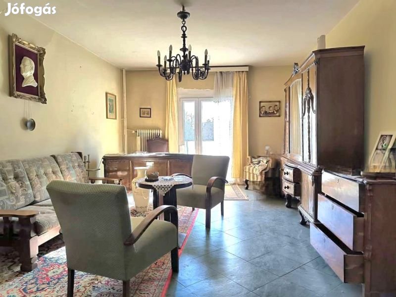 Pécs-Uránvárosban 3 szobás lakás eladó