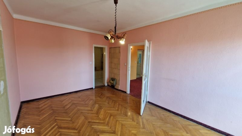 Pécs, Egyetemvárosban 2 szobás lakás eladó!