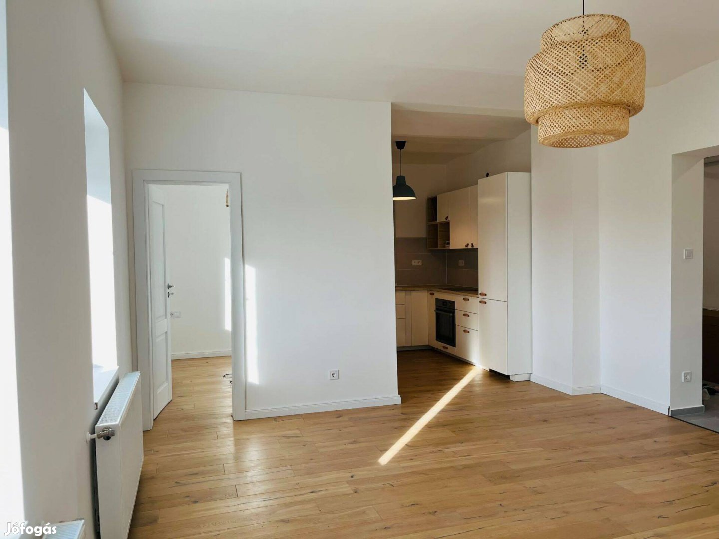 Pécs, Surányi Miklós utcában 1,5 szobás tégla lakás