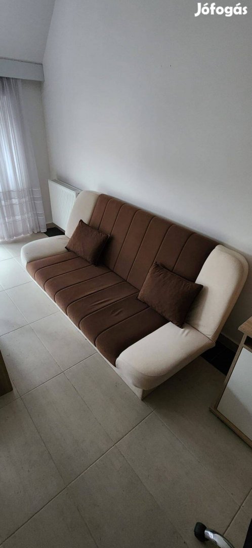 Pécs, Szigeti út - eladó 3 személyes kanapé 20k