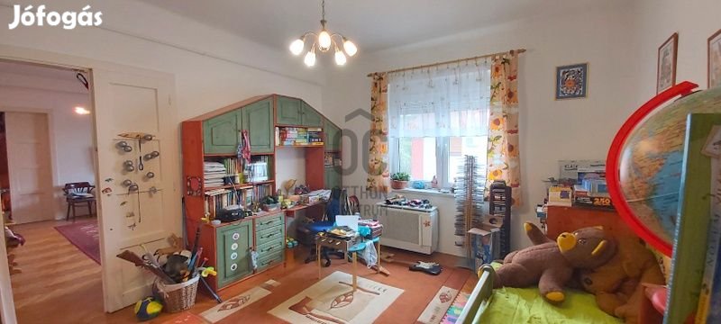 Pécs családi házas övezetén 2 lakásos társasházban Eladó lakás