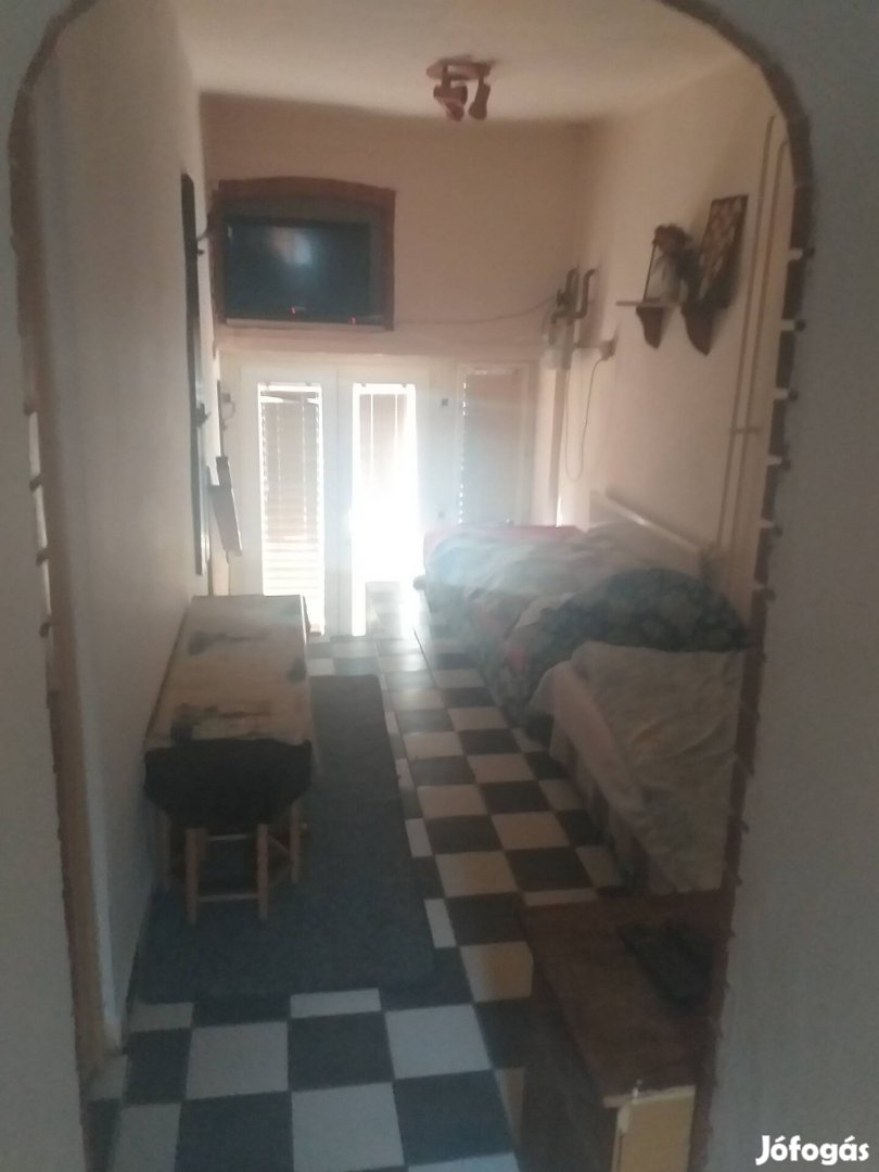 Pécsett kis apartman kiadó