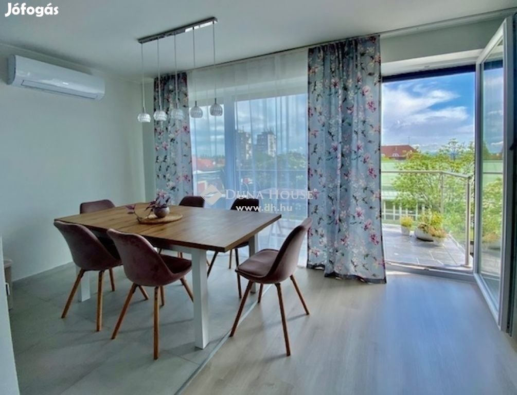 Pécsi 110 nm-es lakás eladó