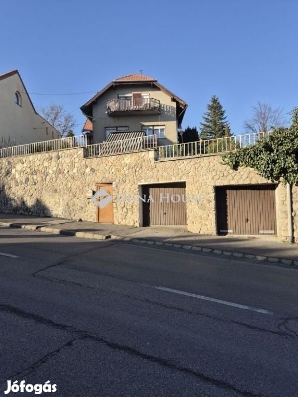 Pécsi 255 nm-es ház eladó