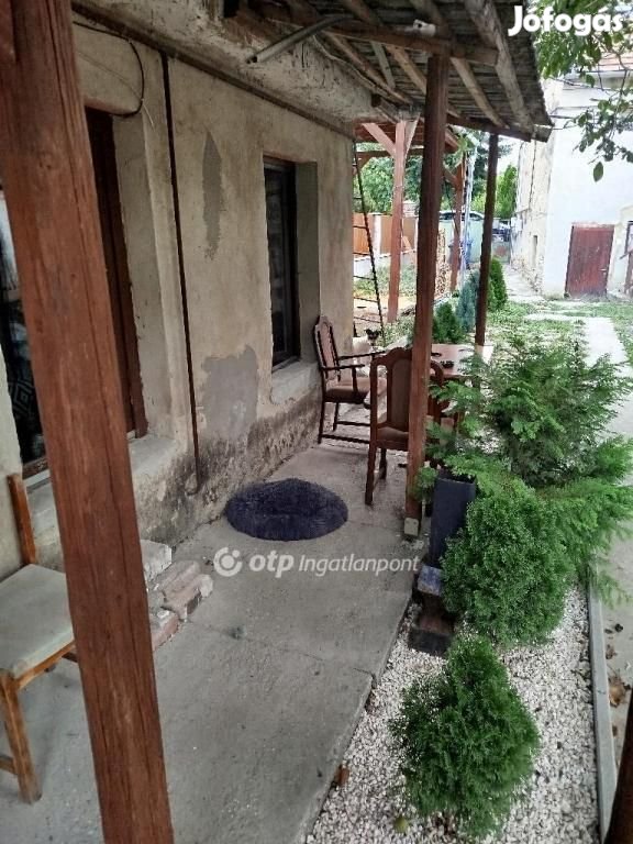 Pécsi 29 nm-es ház eladó