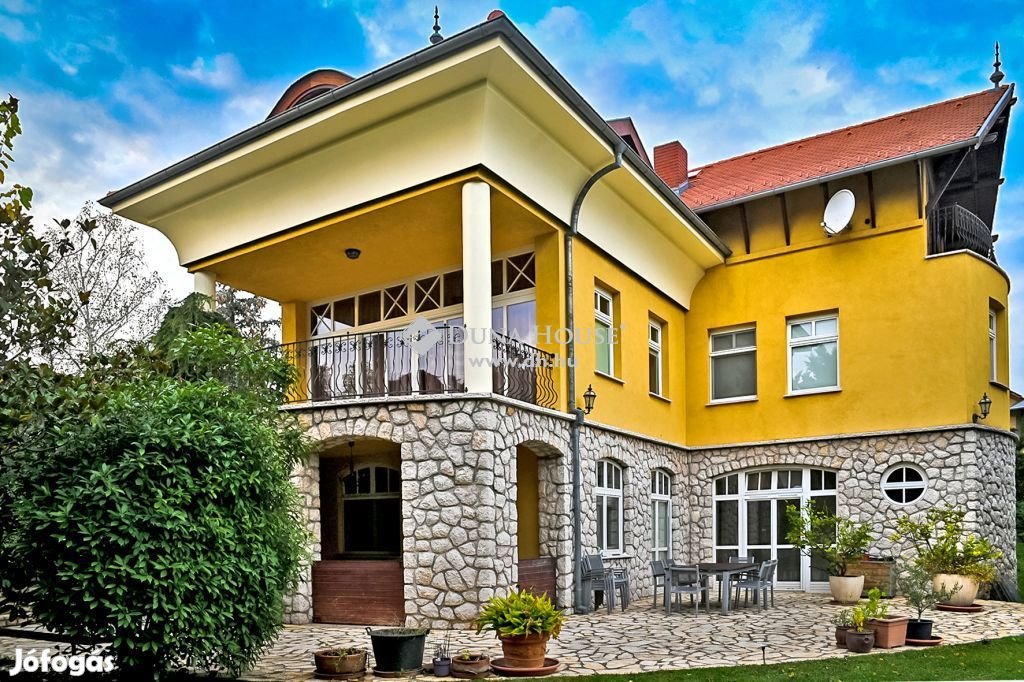 Pécsi 335 nm-es ház eladó