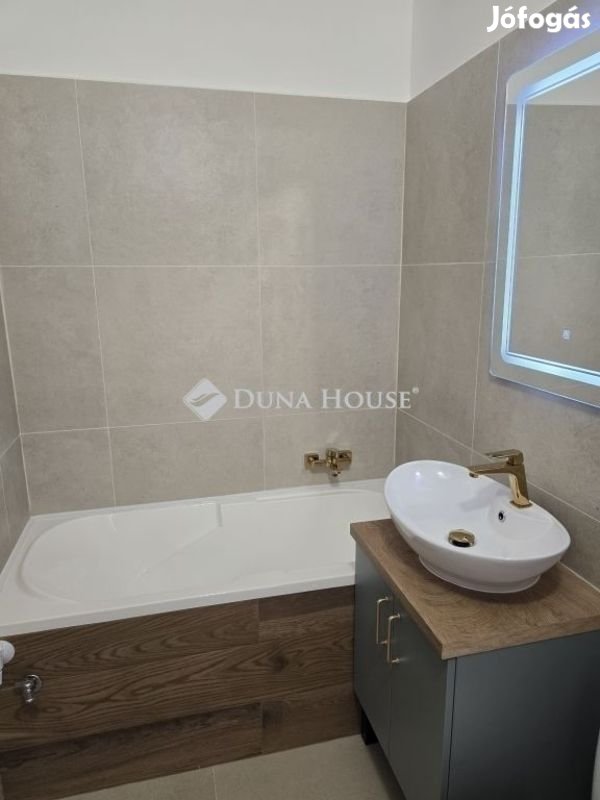 Pécsi 39 nm-es lakás eladó