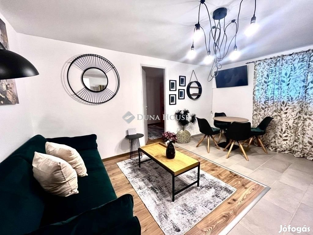 Pécsi 47 nm-es lakás eladó