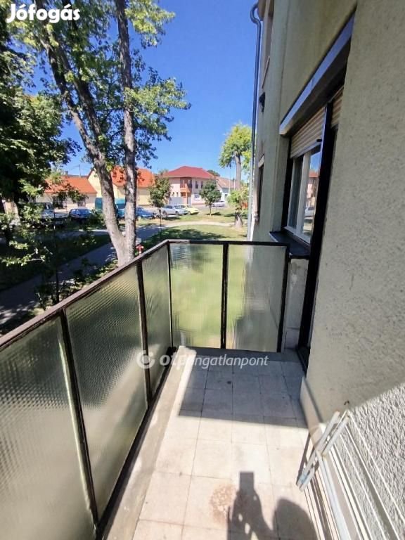 Pécsi 51 nm-es lakás eladó