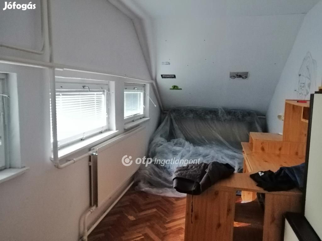 Pécsi 90 nm-es ház eladó