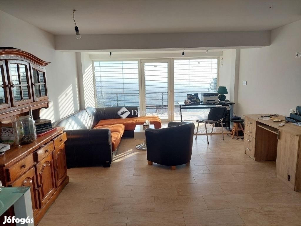 Pécsi 95 nm-es ház eladó