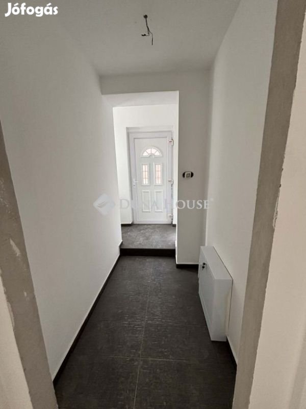 Pécsi eladó 104 nm-es lakás