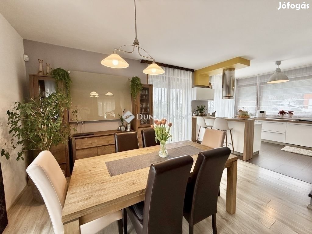 Pécsi eladó 124 nm-es ház