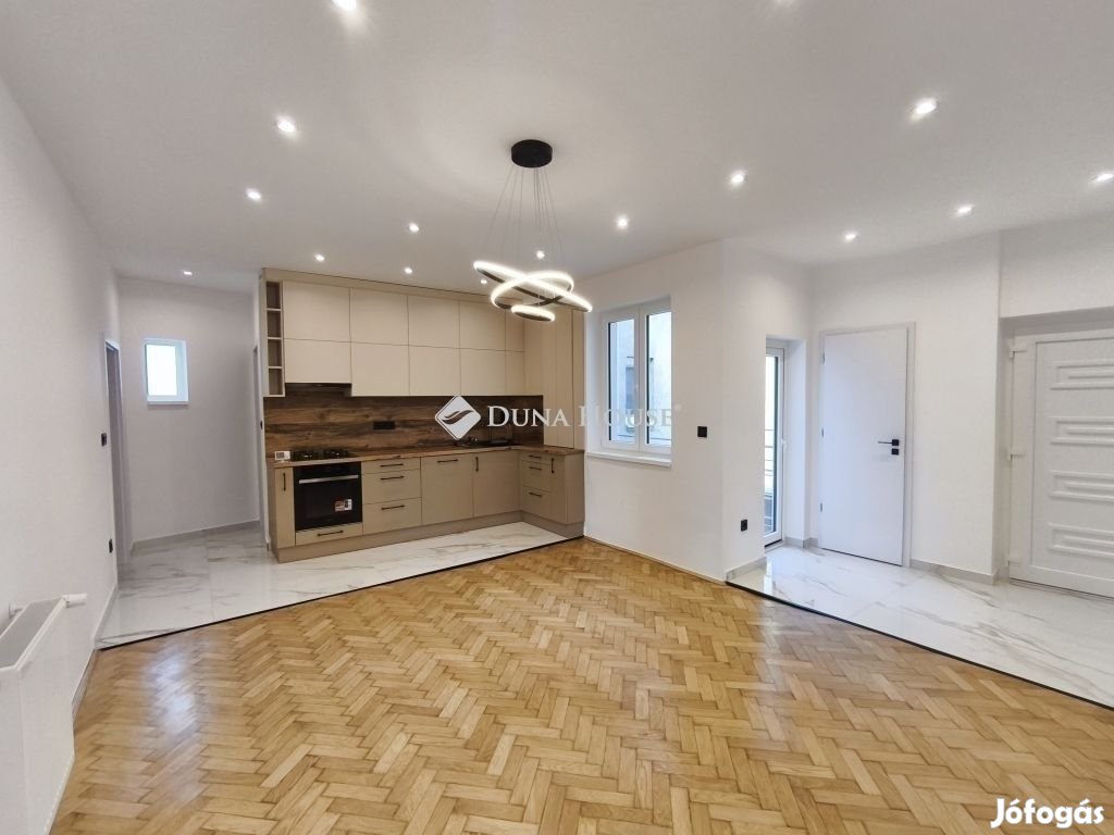 Pécsi eladó 129 nm-es lakás