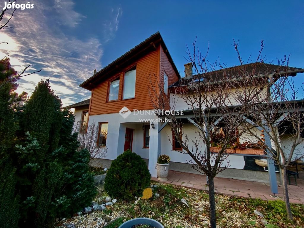 Pécsi eladó 140 nm-es ház