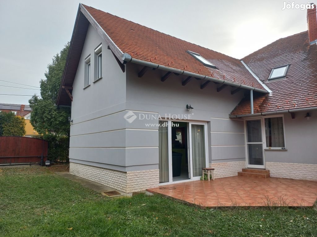 Pécsi eladó 150 nm-es ház