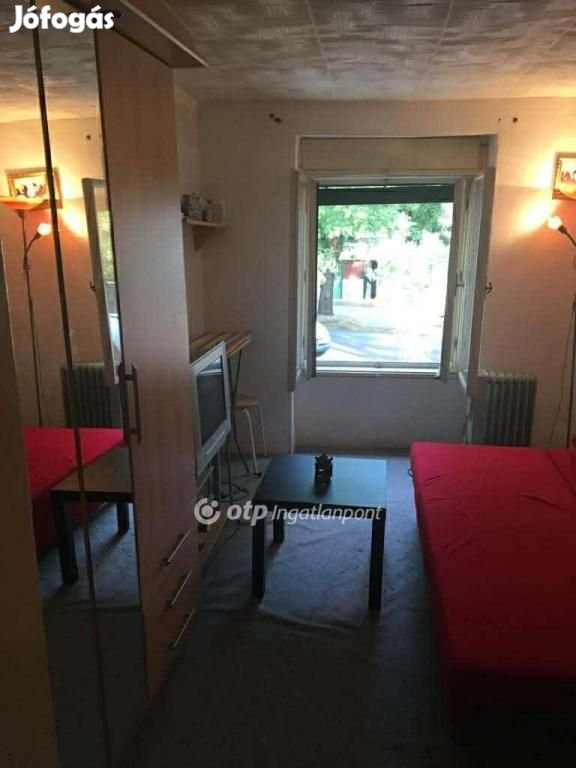 Pécsi eladó 24 nm-es lakás