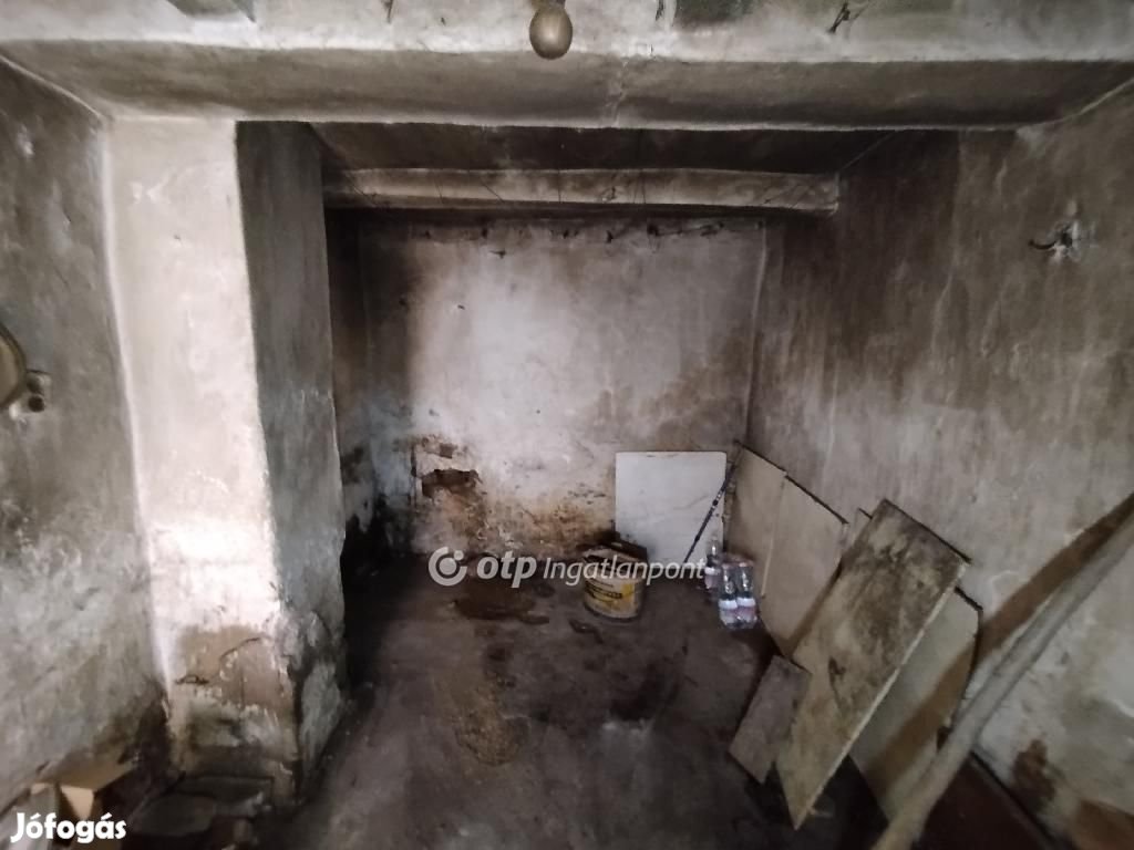 Pécsi eladó 339 nm-es telek