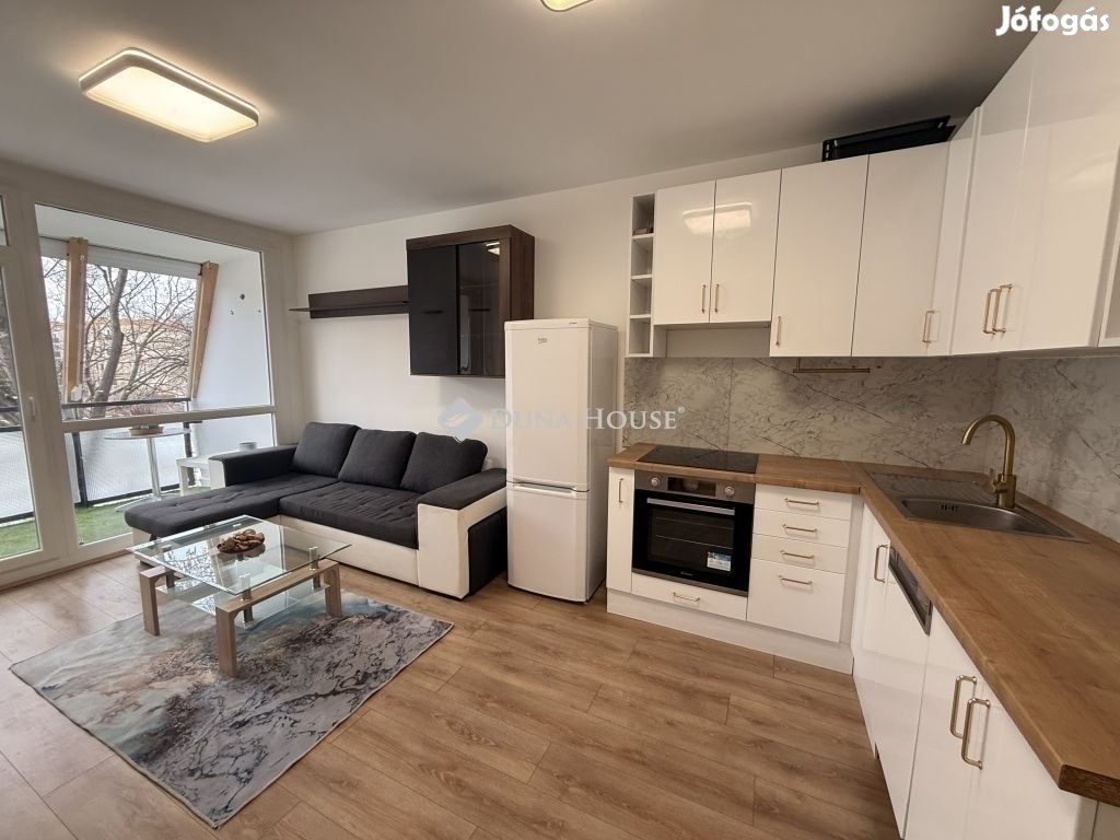 Pécsi eladó 48 nm-es lakás