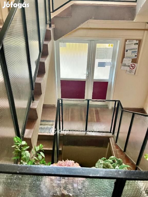 Pécsi eladó 50 nm-es lakás